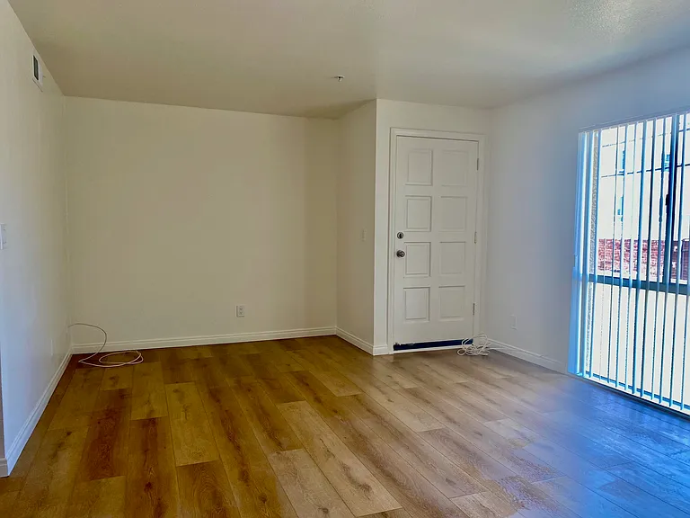 108 W Maple St #23 — Photo 32