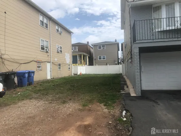 113-115 Judy Dr, Keasbey, NJ 08832