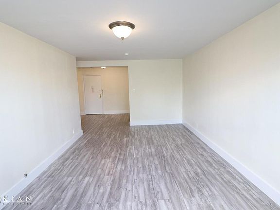 3rd image of 4140 Denman St APT 2K
