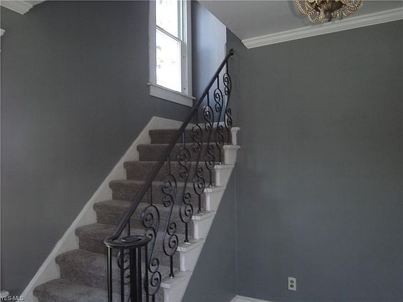 5th image of 1003 W Adams St