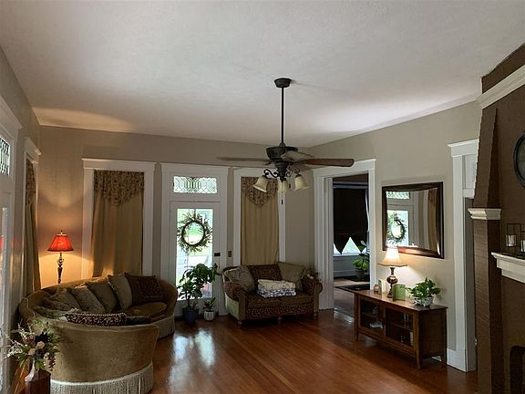 3rd image of 2098 McFaddin St