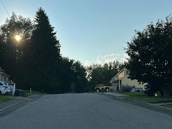 4th image of 621 Thompson Ave
