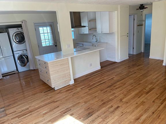 View of the living and kitchen area