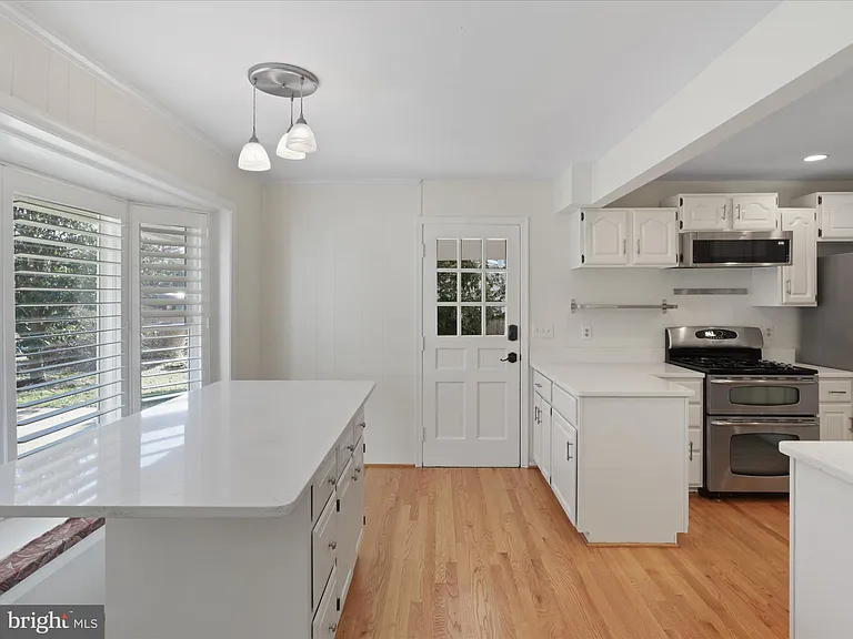 5200 Holden St — Photo 15