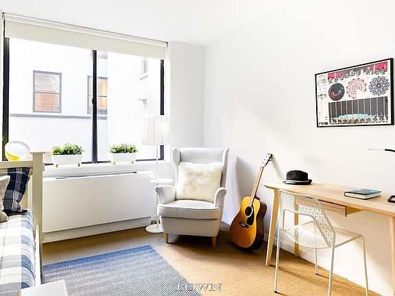 5th image of 303 Greenwich St #2H