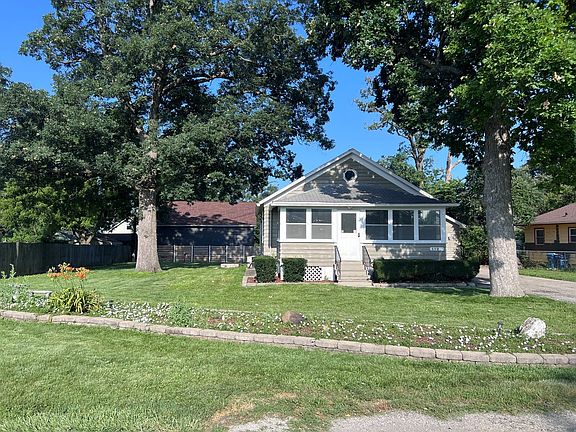 2nd image of 1127 Howell Pl