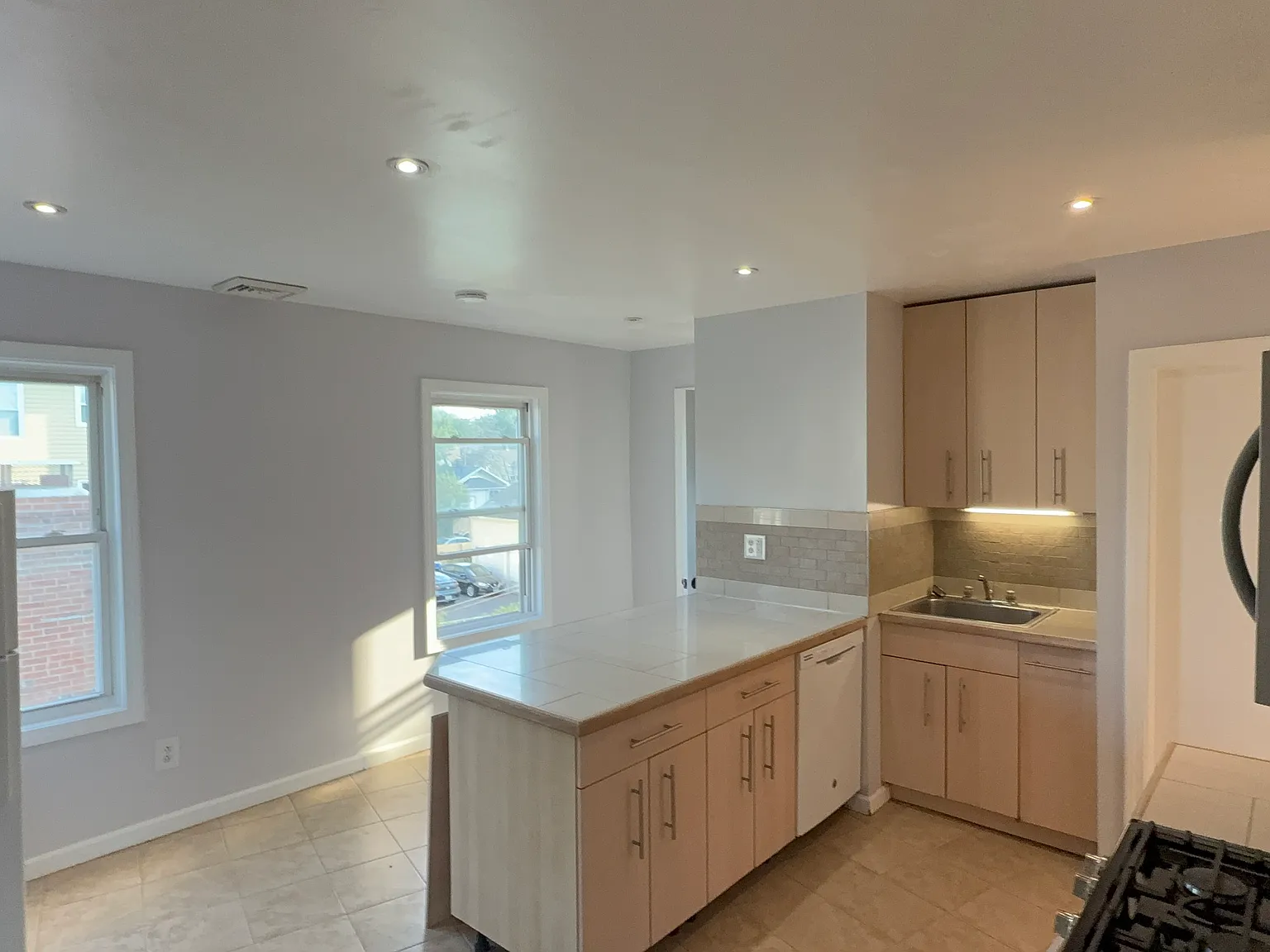 2 bed, 734 sqft, $1,650 — Photo 3