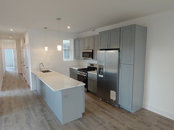 4th image of 4414 N Austin Ave #100