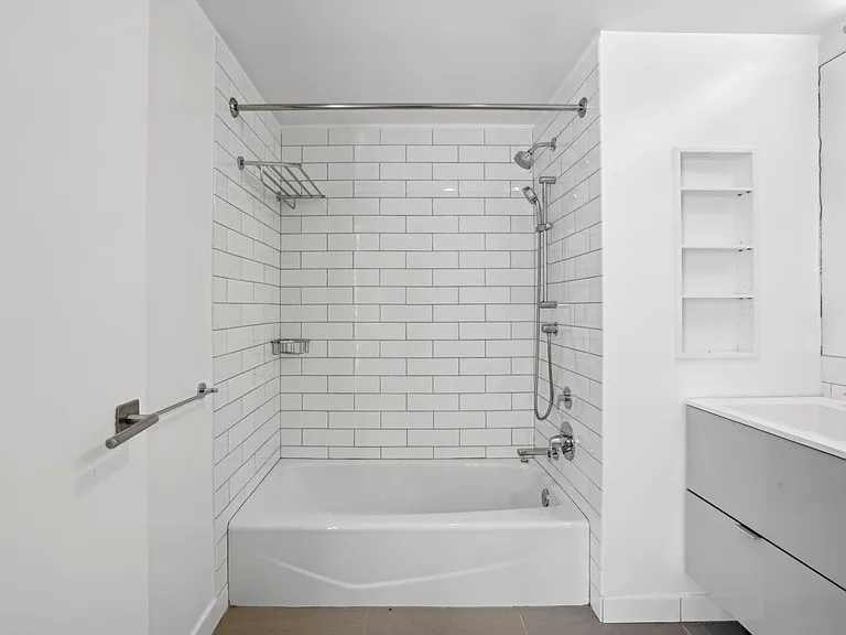 400 W 113th St #327 — Photo 15