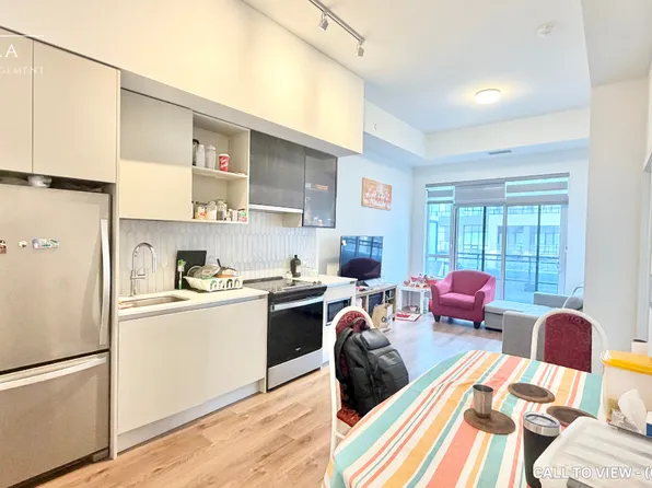 395 Dundas St W, Oakville, ON