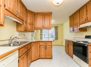 4102 Lexington Dr NE APT A, Cedar Rapids, IA 52402