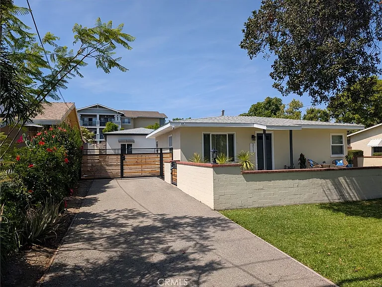 311 W Green St — Photo 6