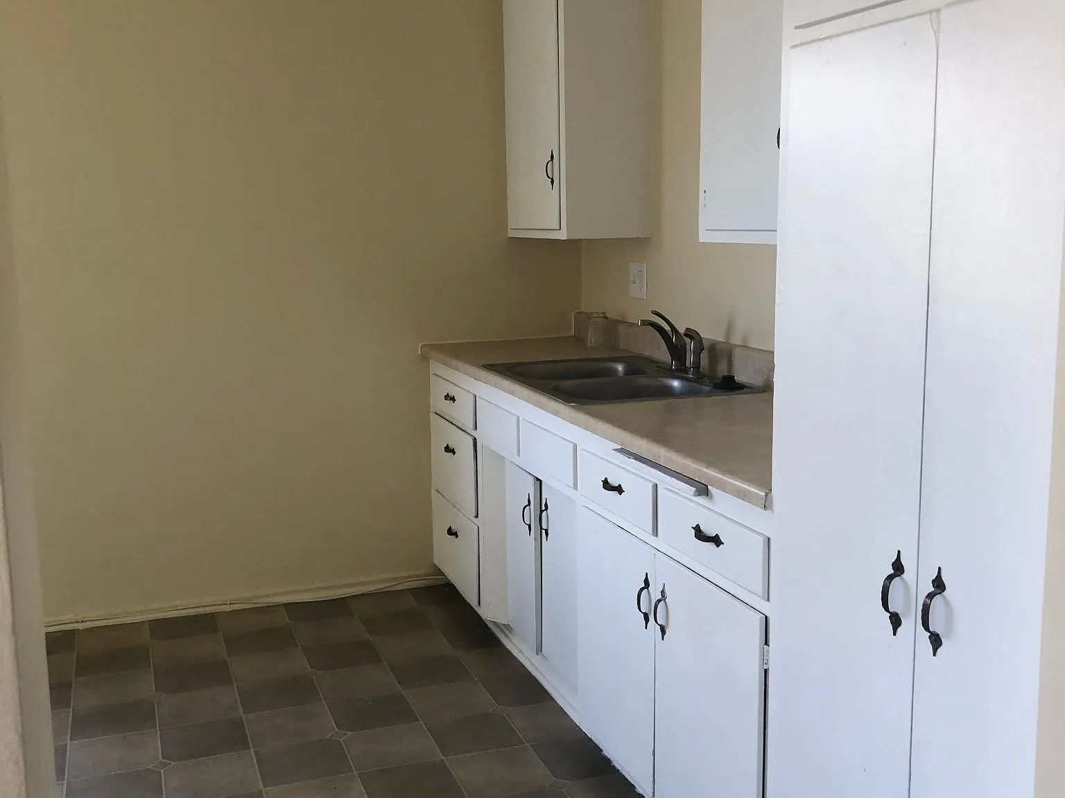4914 Bell Ave — Photo 2