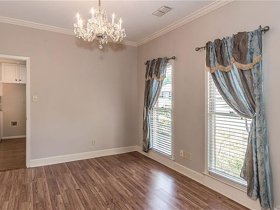 3rd image of 100 Lake Forest Dr