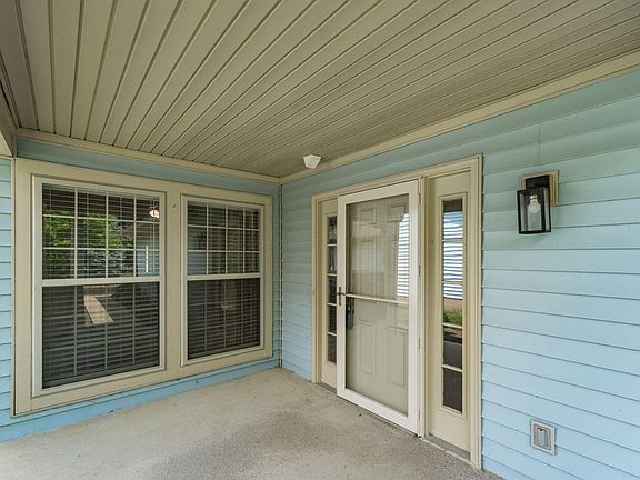 5th image of 124 Oak Creek Pl