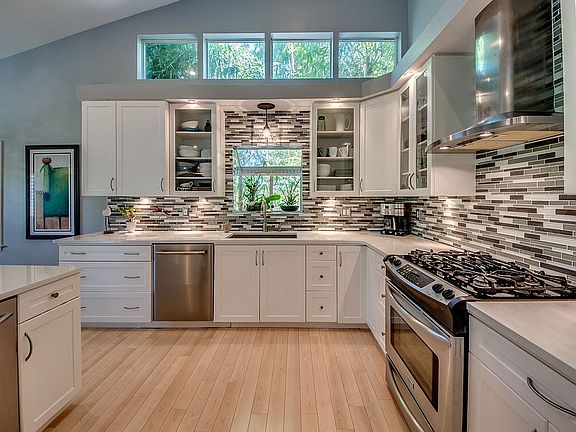 4th image of 7215 Hendry Creek Dr