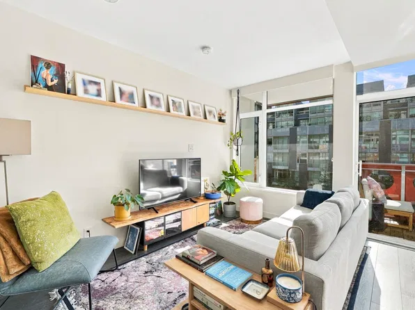 161 E 1st Ave #312, Vancouver, BC V6A 0G1