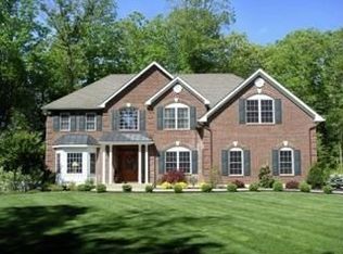 45 Whitetail Rd, Hopewell Junction, NY 12533