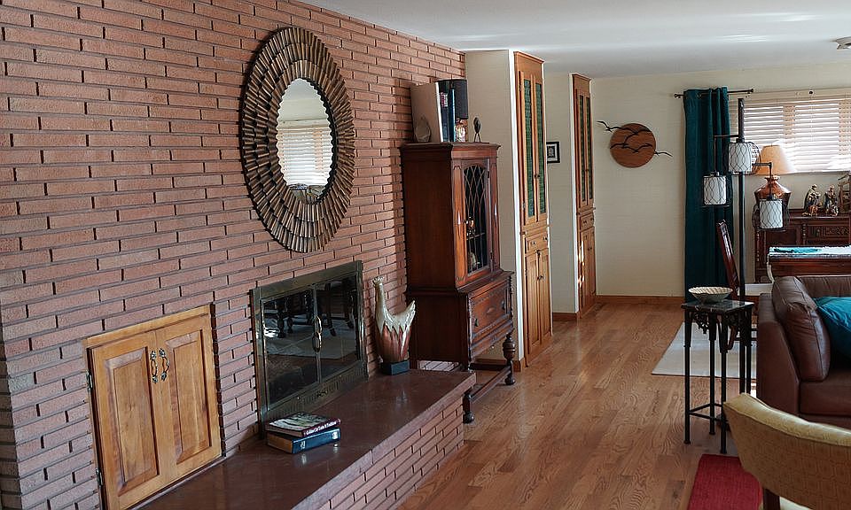 living room/dining room