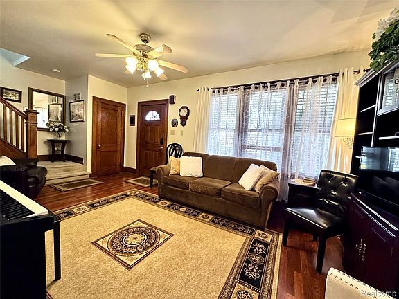 5th image of 13848 Lanson Ave