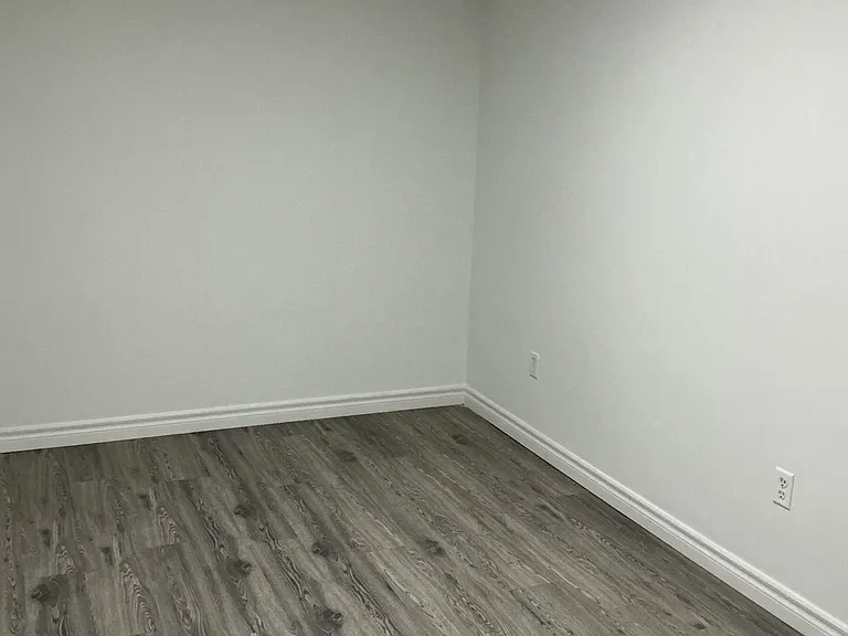 88 Casabel Dr #BASEMENT — Photo 17