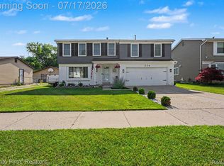 254 Selkirk St, Canton, MI 48187