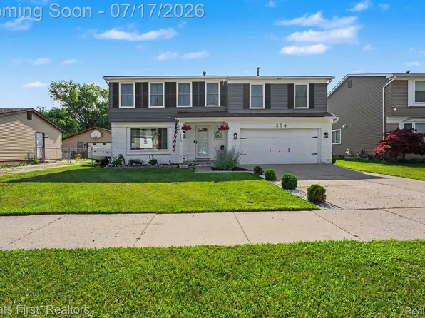 254 Selkirk St, Canton, MI 48187