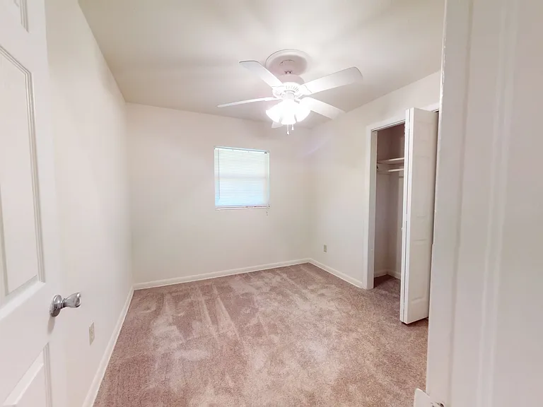 2101 Karen Ln — Photo 12
