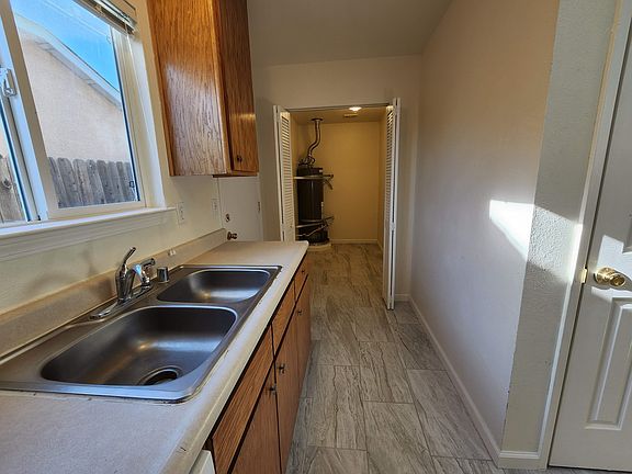 5th image of 2117 Reta Way