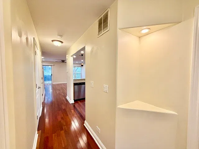 2 bed, 1.5 bath, 1170 sqft, $2,100 — Photo 3