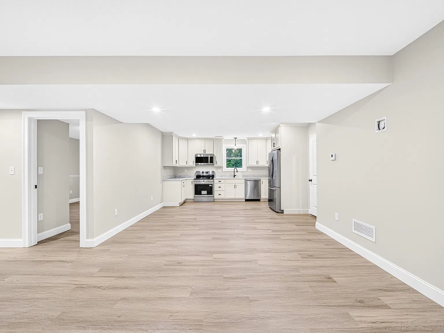 1 bed, 1.0 bath, 900 sqft, $2,200 — Photo 4