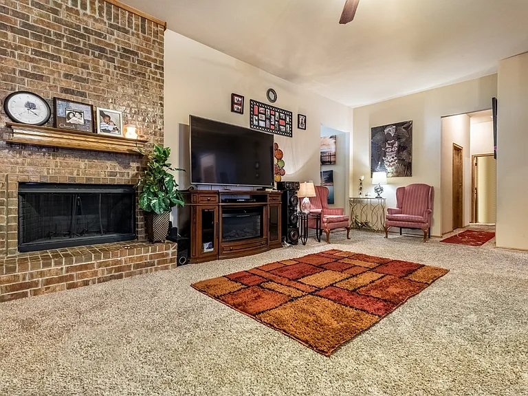 8205 Hillers Rd — Photo 6