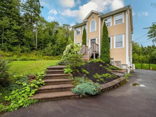 130 Snowberry Ct, Halifax, NS B4E 3H6