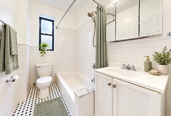 Bathroom, photo 1