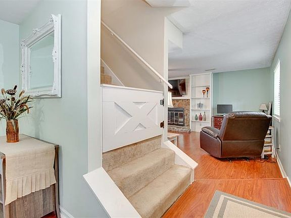 4th image of 3308 Oak Dr