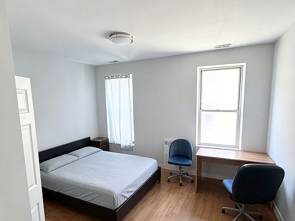 2nd image of 5134-5142 S Ingleside Ave #2A