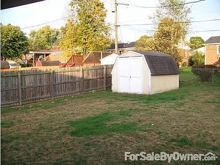 back yard : extra storage building stays, 3 sides chain-link fence