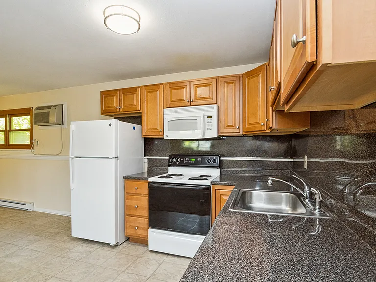 Hillside Apartments — Photo 6