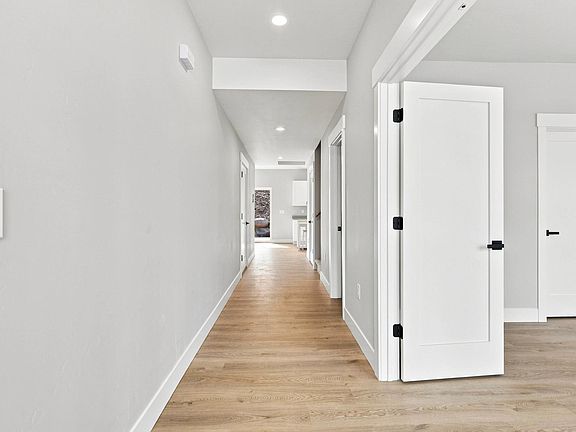 4th image of 1740 S Nettleton Ln