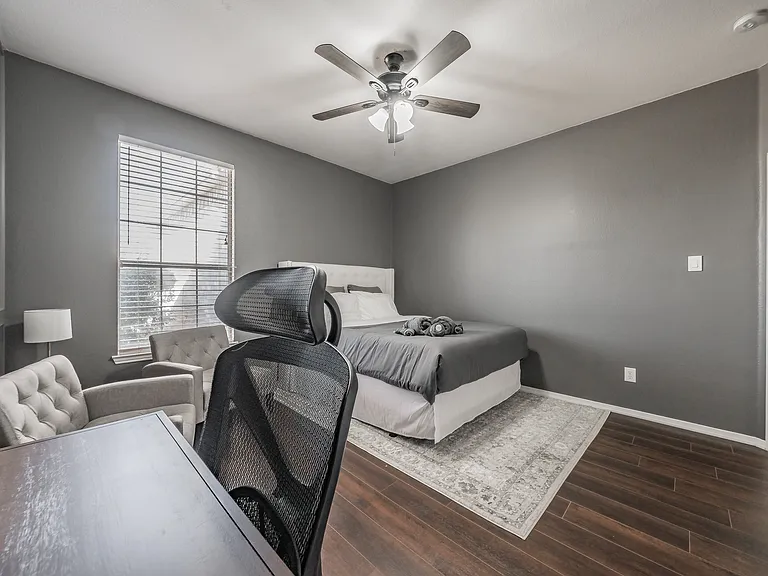 2304 Hickory Ct — Photo 24