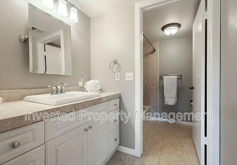 6453 S Havana St #B — Photo 12