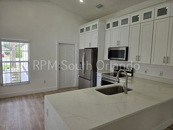 2nd image of 1732 Brook Hollow Dr