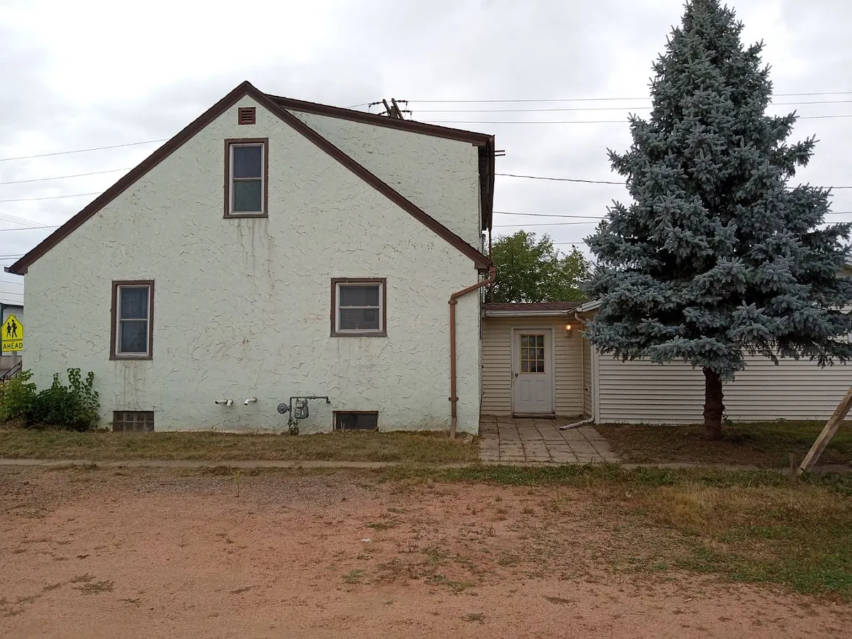Unit Photo - 200 S Pacific St