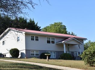 84 3rd St, Franklin, NC 28734