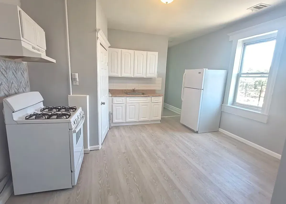 319 Colt St, Irvington — Photo 1