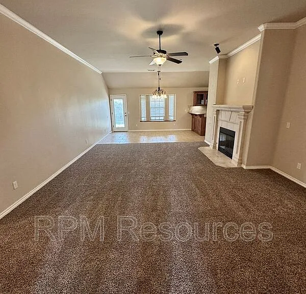 10800 SE 27th St — Photo 3