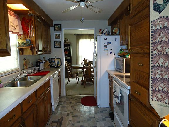 5th image of 101 Sheri Dr