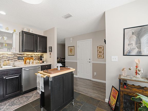 4th image of 1404 Diana Dr