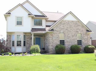 39032 Canterbury Dr, Harrison Township, MI 48045