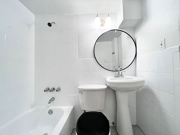 4th image of 34 Bethune St APT 1F